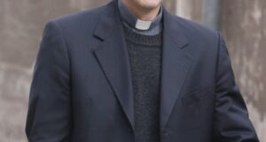 Justicia acoge solicitud de no perseverar en caso que indaga a dos sacerdotes por abuso de menores