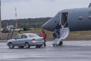 A Santiago trasladaron restos recuperados para ser periciados