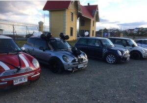Homenaje de la Agrupación Mini Cooper al teniente coronel Oscar Saavedra Areva