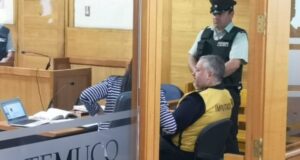 Internado en evaluación psiquiátrica queda ciudadano alemán acusado de robo y quemar local en Temuco