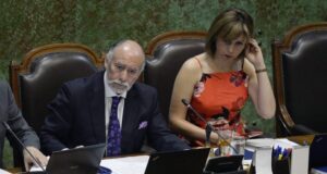 Diputado Carter pide a Loreto Carvajal suspender su rol en vicepresidencia de la Cámara tras demanda