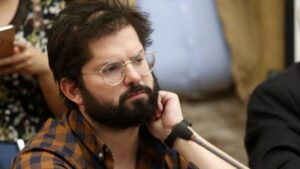 Tribunal Supremo de Convergencia Social levanta suspensión a diputado Boric y aplica “amonestación privada”