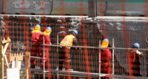 Se registran más de 65 mil despidos en diciembre: más de la mitad proviene del área de construcción