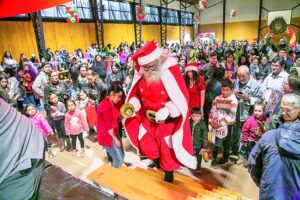El Viejito Pascuero se adelantó y alegró a más de 3 mil niños magallánicos
