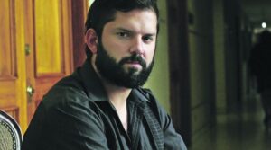 Durante la última semana aprobación del diputado Gabriel Boric descendió a un 39%