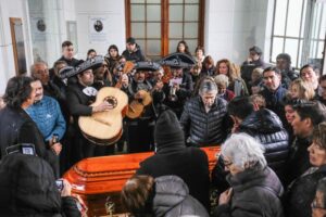 Más de un centenar de personas  despidió ayer a Adela Ulloa Valdés
