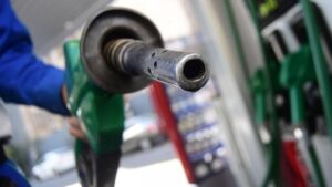 Nuevamente sufren un alza las bencinas