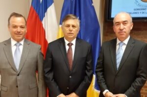 Entregan reconocimiento a generales  Jorge Peña y Roberto Machuca