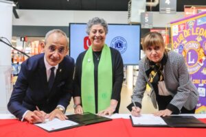 Firma de convenio entre Club de Leones y Unimarc permitirá reunir fondos para los Centros de Rehabilitación