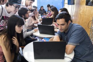 Hoy vence el plazo para las postulación y renovación a las becas Junaeb