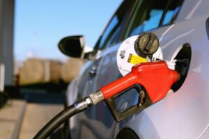 Precios de los combustibles seguirán al alza durante este verano