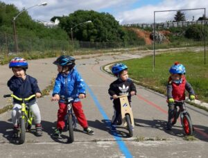 Pedaleros adultos e infantiles se preparan para una nueva fecha del Campeonato de Ciclismo en Pista