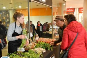 Primer mercado campesino de 2020 en Punta Arenas continúa hasta las 18 horas