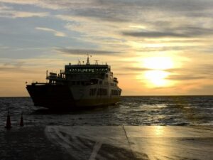 Molestia por orden de  retrasar atraque de ferry