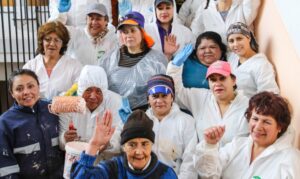 Participantes del plan de absorción de empleos repintaron la Escuela Bernardo O’Higgins