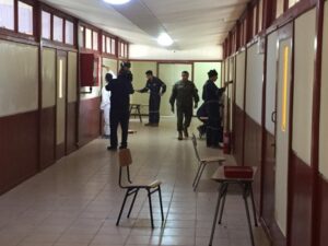 Ejército de Chile colabora en arreglos  de escuelas municipales de Natales