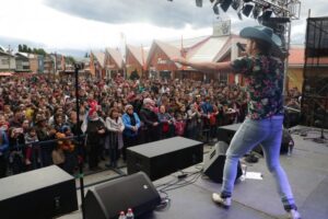 Al ritmo de la música de Vicho y Las Gaviotas cerraron Expo Feria Artesanía y Fomento
