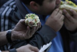Ventas de comida rápida se desploman tras estallido social