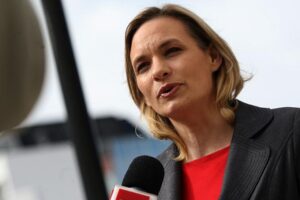 “A punta de acusaciones constitucionales nosotros no vamos a resolver la crisis”