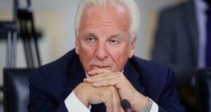 Fiscalía investiga a embajador Becker en Panamá por asesorías que contrató cuando era diputado