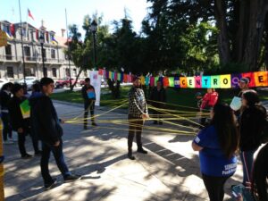 Intervención en Plaza Muñoz Gamero concientizó sobre la violencia de género en el pololeo