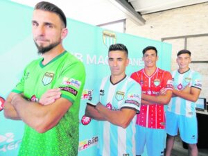 Homenaje futbolero a los pueblos originarios de la Patagonia