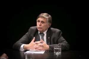 “Creo que una opción bastante buena podría ser la enajenación de ese terreno”