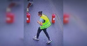 Detienen a hombre por pedir dinero a automovilistas tras bloqueo de calle en Plaza Italia