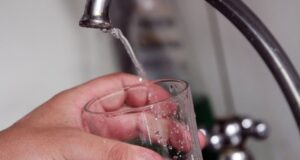 Aguas Andinas pide renovar decreto de escasez hídrica en cuenca de río Maipo para priorizar su uso