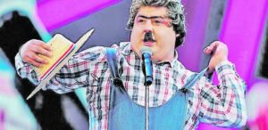 Lanzan piedrazo a Huaso Filomeno en pleno show