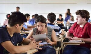 Deudores morosos del Crédito CAE podrán reprogramar sus cuotas