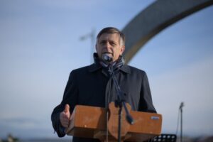 “Hemos tenido más críticas desde dentro del conglomerado de Gobierno, del mismo Chile Vamos, que de la oposición”