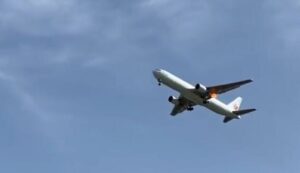El relato de los pasajeros que viajaban en avión que aterrizó de emergencia