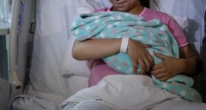 Aumentan nacimientos en Chile pero se reducen los controles por embarazo