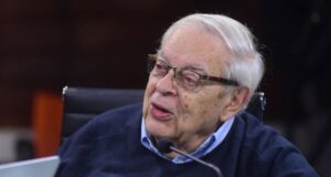 Muere Percival Cowley a los 86 años: ex capelllán de La Moneda durante gobiernos de Lagos y Bachelet