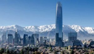 La descentralización: la solución para hacer frente al centralismo santiaguino