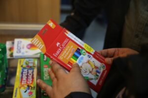 ¿En qué debo fijarme a la hora de comprar los útiles escolares de mi hijo o estudiante?