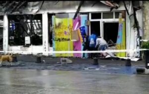 Imagen de personas saqueando local siniestrado desata indignación ciudadana