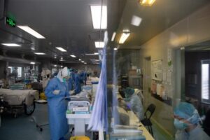 China lanza ayuda internacional tras lograr victoria simbólica contra el coronavirus