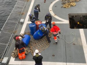 Tareas de reabastecimiento y relevo de la dotación de faros australes claves para rutas marítimas