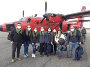 Fuerza Aérea traslada a personal de salud a Puerto Williams