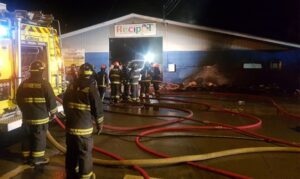 Incendio afectó planta de reciclaje en Barrio Croata
