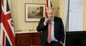 Primer ministro británico Boris Johnson da positivo a examen del coronavirus