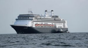Acusan que Chile no fue humanitario con enfermos de Covid-19 de crucero y cuatro de ellos murieron