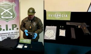 Sujeto detenido: mantenía en su poder pistola a balines, munición de fogueo y chaleco antibalas