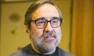 Colegio Médico responde a director  del Servicio de Salud y defiende  accionar de especialista con Covid-19