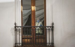 Covid-19 llega a La Moneda: Gobierno confirma que guardia de palacio dio positivo a examen