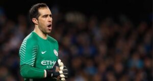 Prensa inglesa asegura que Claudio Bravo puede partir al New York City de la MLS