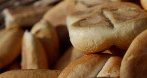 Aumento del precio del pan es inminente aunque gremio asegura 