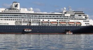 Presidente de cruceros con infectados de Covid-19 avisa que podrían tener más muertos si no atracan